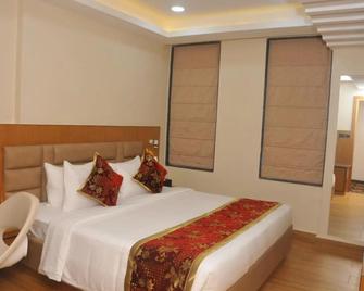 S R Continental - Gulbarga - Bedroom