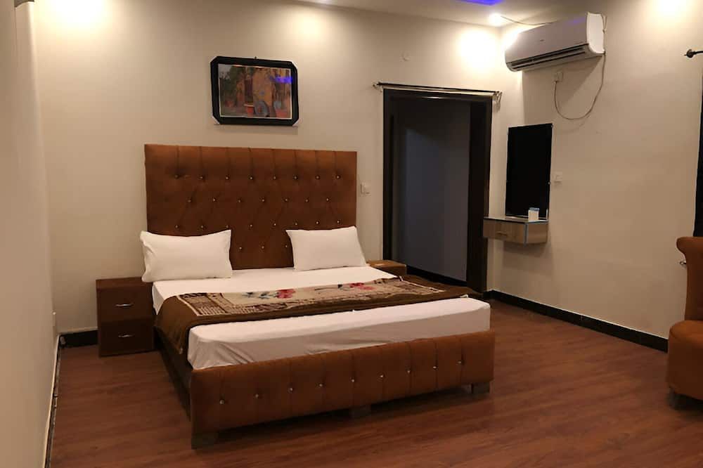 Defence-Mark-Hotel thumbnail 2