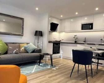 Sea View Apartment Poole Quay - Free Parking - Poole - Huiskamer
