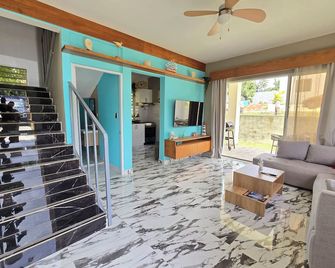 Rest In Paradise, Pool, Beach And Terrac - Sánchez - Sala de estar