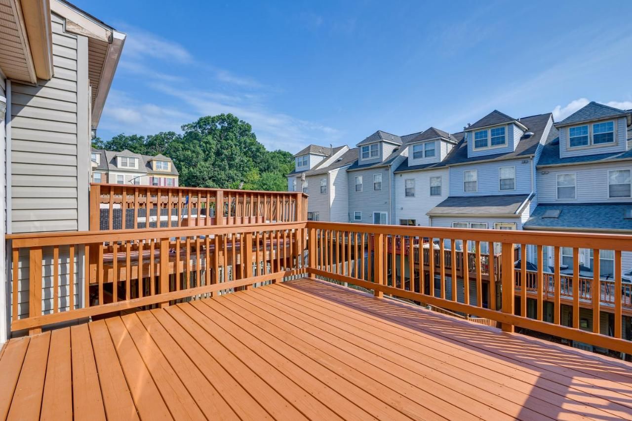 Owings Mills Townhouse 8 Mi to Liberty Reservoir!