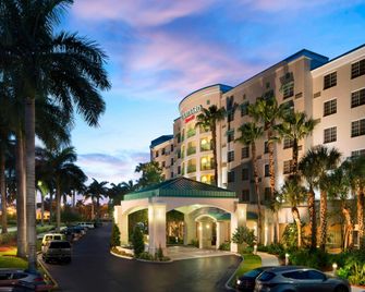 Courtyard by Marriott Fort Lauderdale Airport & Cruise Port - Dania Beach - Gebäude