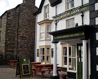The White Lion Hotel - Machynlleth - Building
