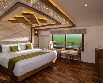 Honeymoon Houseboat - Alappuzha - Bedroom