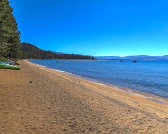 Tahoe Townhome | Private Beach | Office | Sleeps 8 - Zephyr Cove - Playa