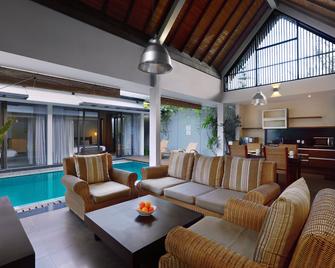 كامويلا فيلاز لاجوي باي بينتان - Lagoi - غرفة معيشة