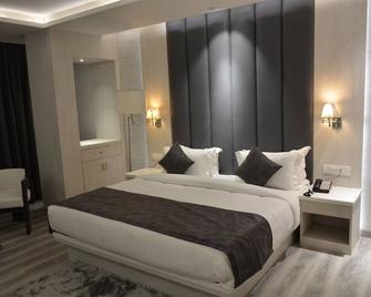 Hotel Radiance - Bareilly - Bedroom
