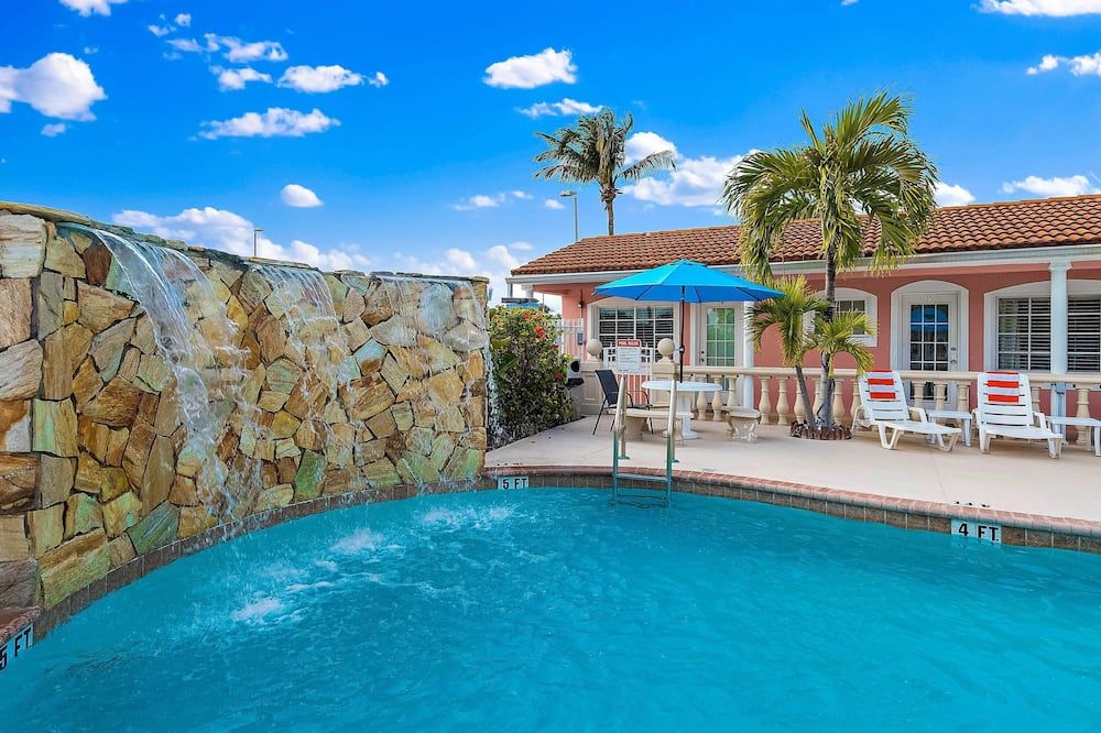 بلايند باس ريزورت موتل - سانت بيتي بيتش - حوض السباحة