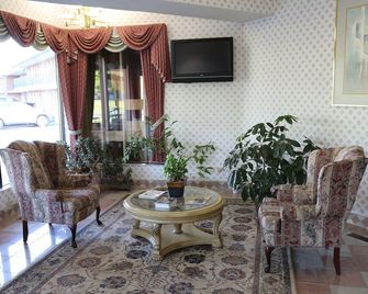 Magnuson Hotel Howell - Howell - Living room