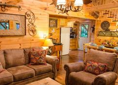Breathless Cabin w Private Hot Tub - Broken Bow - Living room