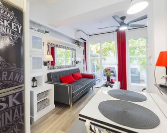 Cubo's Poseidon Apartment 2 & Pool / room / air conditioning / community pool / free wifi - Benalmádena - Stue