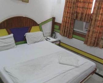 Ajay Guest House - New Delhi - Bedroom