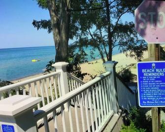 Charming 3-Bedroom House With Wifi, Ac In New Buffalo With A 20x40 Indoor Pool - New Buffalo - Balkon