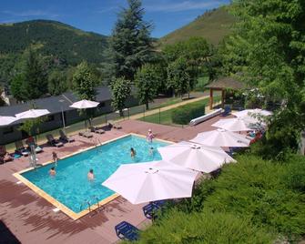 Quietly, between Causses and the Cevennes, close to the Gorges du Tarn - Meyrueis - Pool