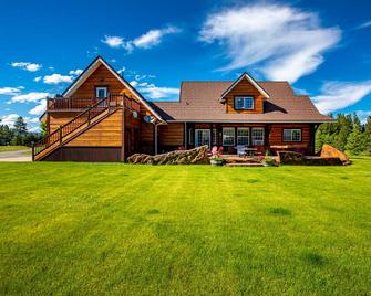 Beautiful Family Friendly Home Close to Glacier National Park! - Coram - Building