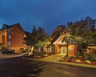 Studio Queen Room at Residence Inn Detroit Livonia - Pets Are Welcome! - Livonia - Budova