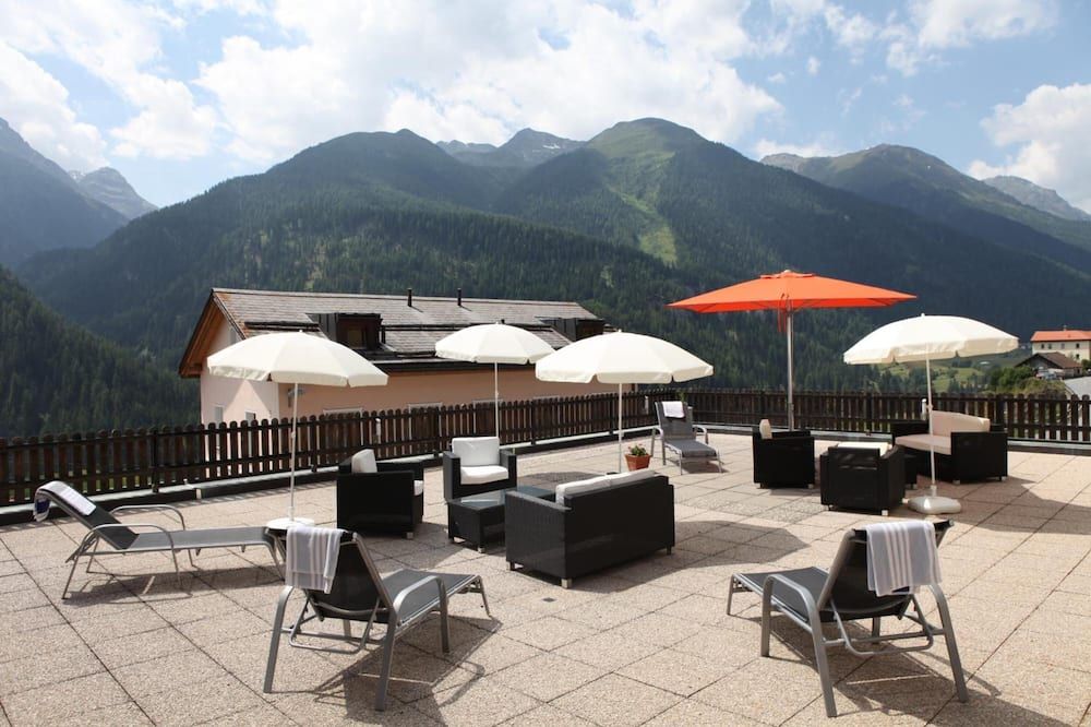 Schorta's Alvetern - Boutique Hotel - Scuol - Balcón