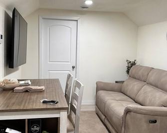 Charming 2-bedroom apartment with WiFi, AC in wonderful Marshall. - Marshall (Verenigde Staten) - Huiskamer