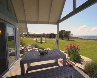 Bear Gully Coastal Cottages - Walkerville - Patio