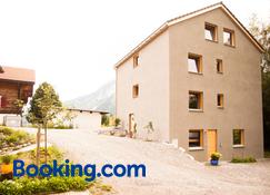 Nangijala Guest House - Disentis/Mustér - Gebouw