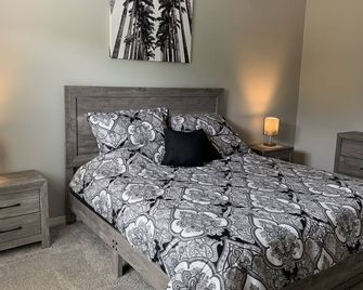Experience the fun and excitement of The Villages in this beautiful Patio Villa. - The Villages - Bedroom