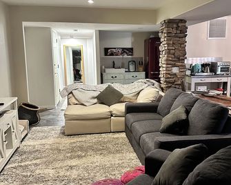 3-bedroom apartment in charming Prescott Valley with WiFi, AC, and Heat - Prescott Valley - Sala de estar