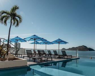 Doubletree by Hilton Mazatlan - Mazatlán - Piscina