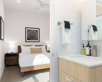 Modern 2 bedroom Apartment 80 Walkscore - Phoenix