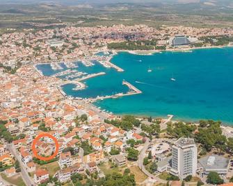 Apartment and Rooms Mrkovic - Vodice - Budynek