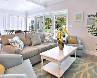 Bayview Middle - קי ווסט - סלון