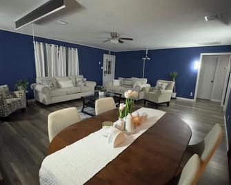 Blue Casita - Woodville - Dining room
