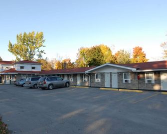 Kings Inn Orillia - Orillia - Edifício