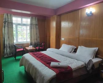 Hotel Tawang Holiday - Tawang - Schlafzimmer