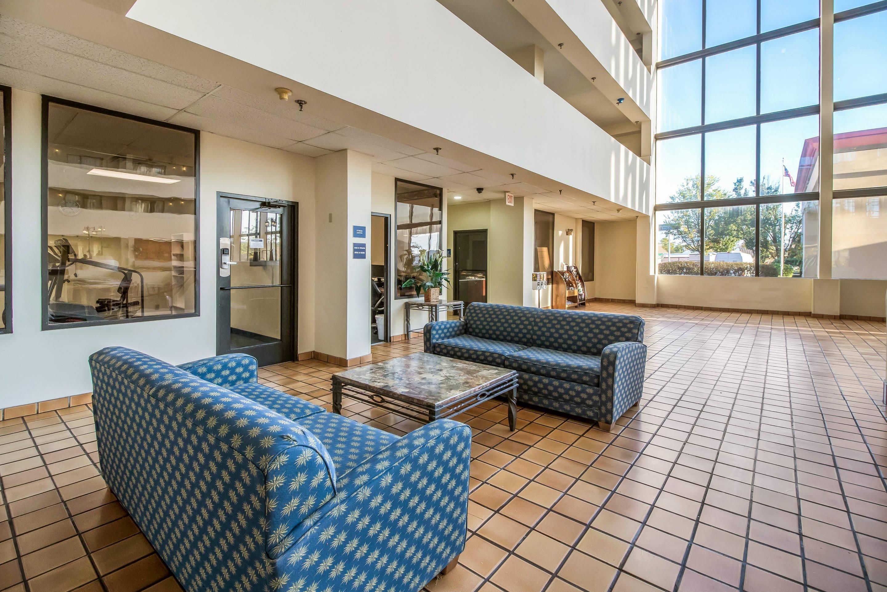 Clarion Hotel Jackson Northwest - ג'קסון - לובי