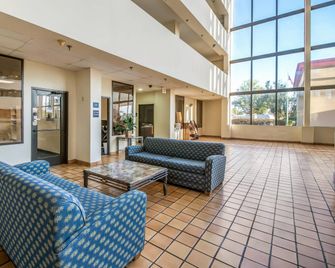 Clarion Hotel Jackson Northwest - ג'קסון - לובי