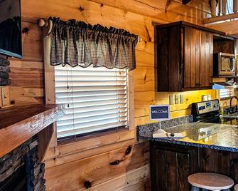 Luxury Cabin on the River Surrounded by Stunning Mountain Views! - Andrews - Cocina