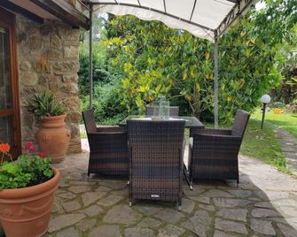 Beautiful, Antique Small Stone House, With Pool + Garden - Gavorrano - Patio