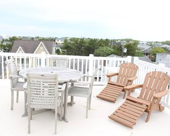 Flexible Good Weeks Avail. 6 Houses To Beach 4 Br 3.5bath,pingpong,beach Badges - Spray Beach - Balcón