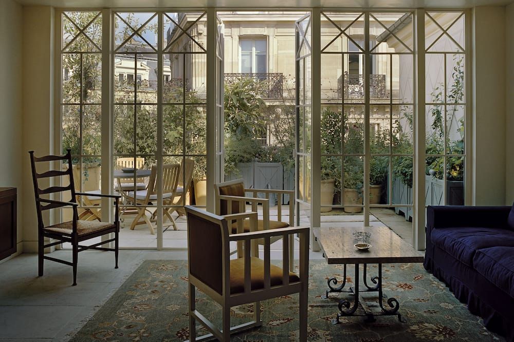 Bedroom view of Hotel Chateau Voltaire