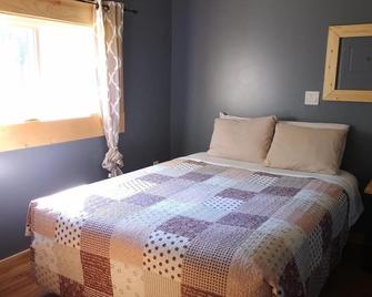Overlook Inn & Cabins - Clearwater - Bedroom