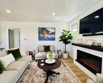 Wine Country Gem in downtown McMinnville. Walk to Wineries & Restaurants! - McMinnville - Living room