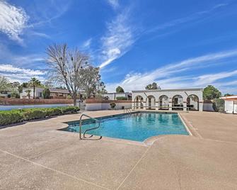 Modern Green Valley Condo - Near National Park! - Green Valley - Pool