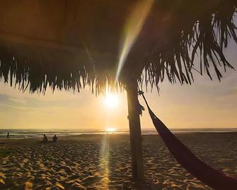 Hotel California - Montañita (Guayas) - Beach