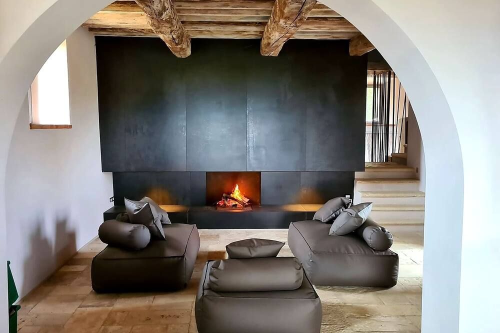 Authentic Tuscan Villa with infinity pool & stunning views of Val d'Orcia - Montefollonico - Sala de estar