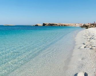 L'araucaria Guest House - Riola Sardo - Strand