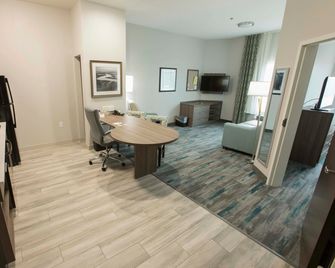 Magnolia Bay Hotel & Suites - Jonesboro
