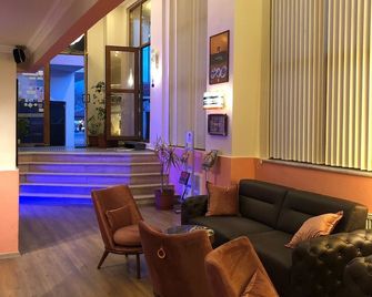Crowded House - Eceabat - Lobby