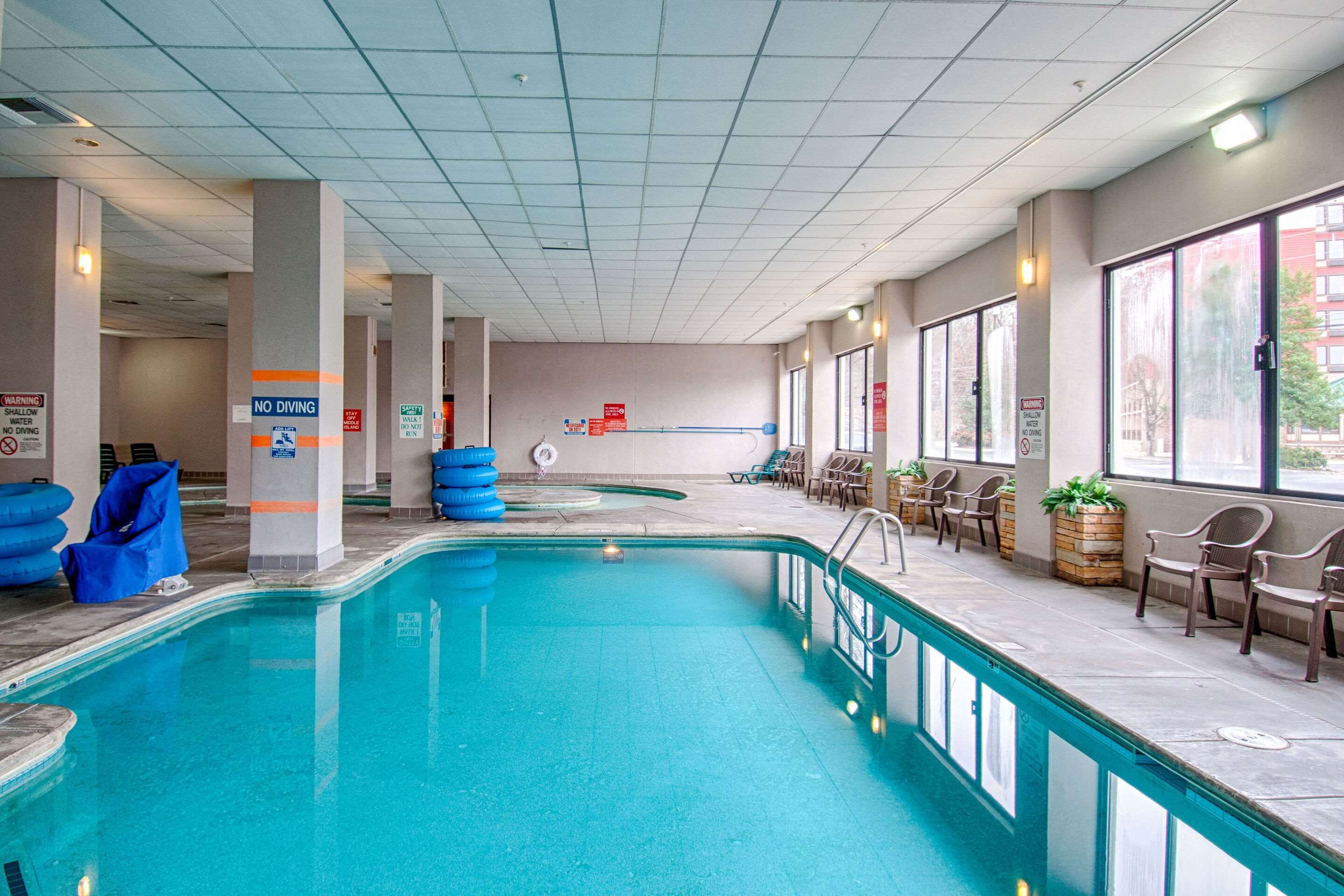 Park Tower Inn - Pigeon Forge - Piscina