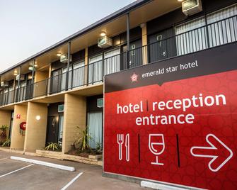Nightcap at Emerald Star Hotel - Emerald - Building