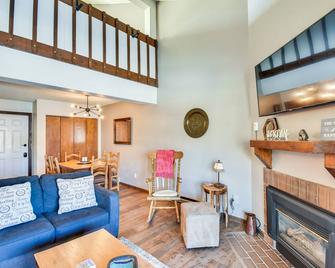 Central Steamboat Condo Outdoor Hot Tub and Pool! - Steamboat Springs - Sala de estar